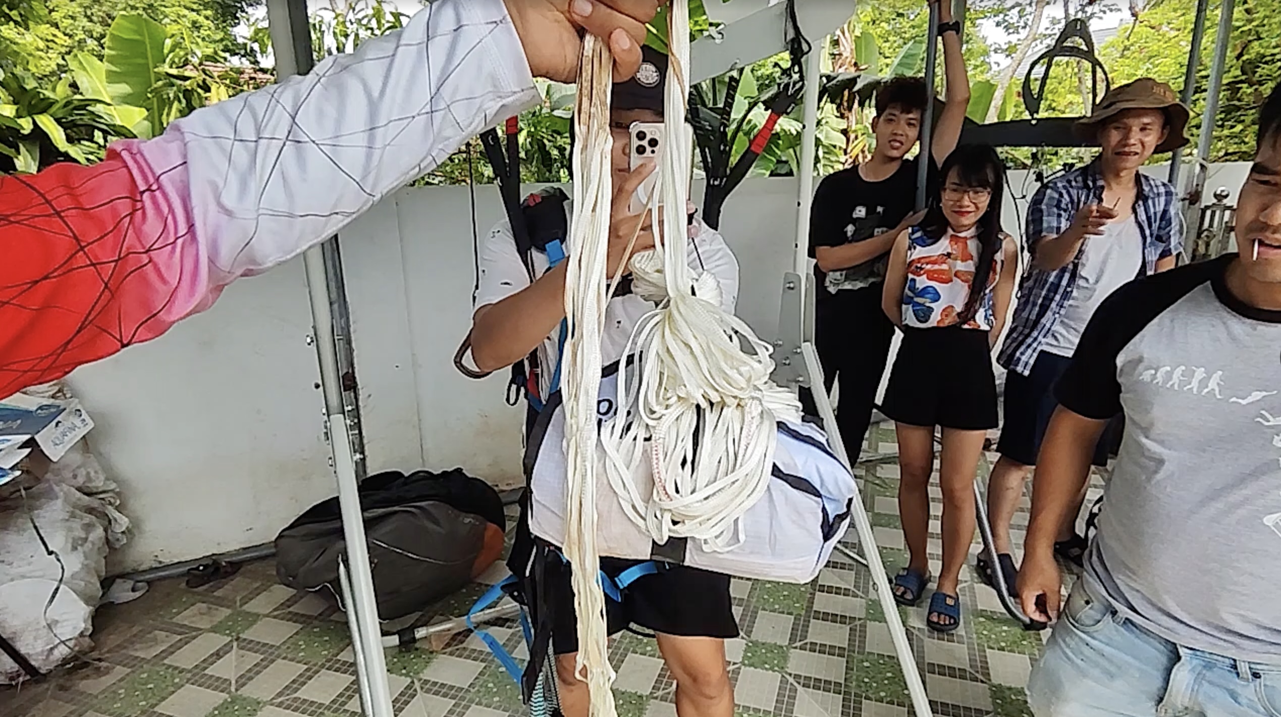 Dù phụ luôn được kiểm tra kỹ trước khi bay.