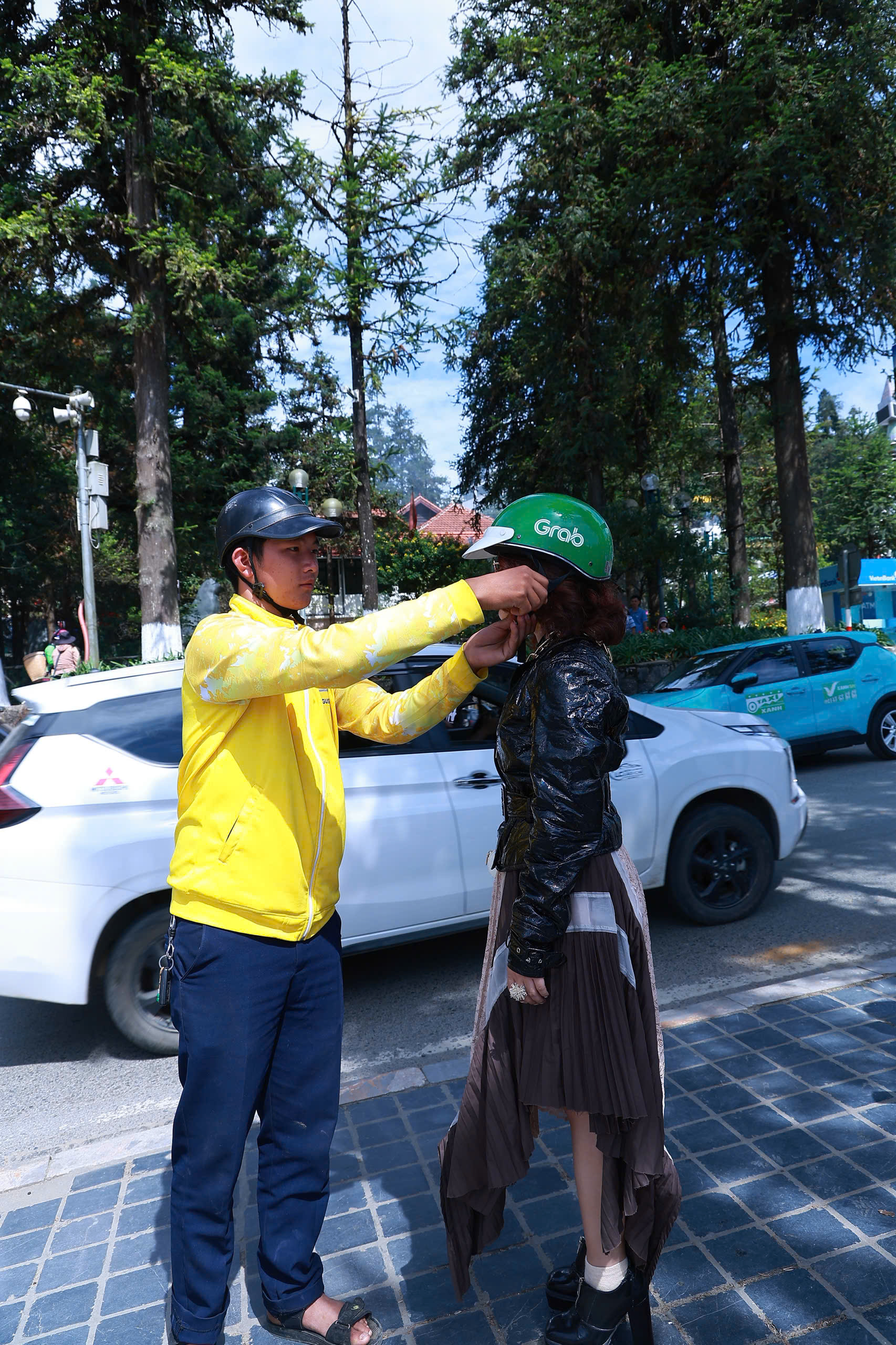 Getting to the Sapa Paragliding Take-Off Site: Round-Trip Transfer in 90 Minutes