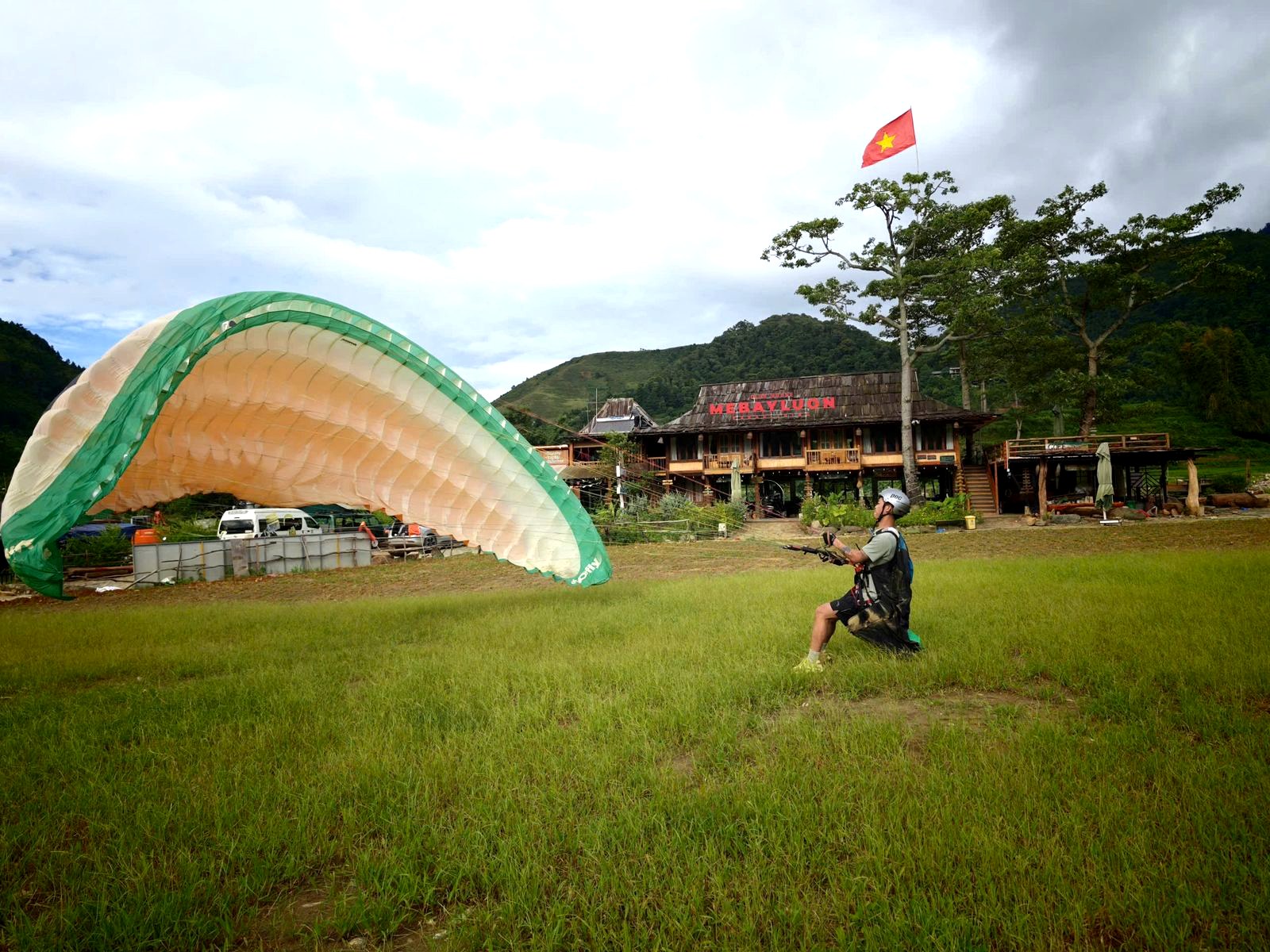 Học viên khoá cơ bản 7 ngày tập ngay tại bãi hạ cánh Lìm Mông — con đường trở thành phi công bắt đầu từ đây
