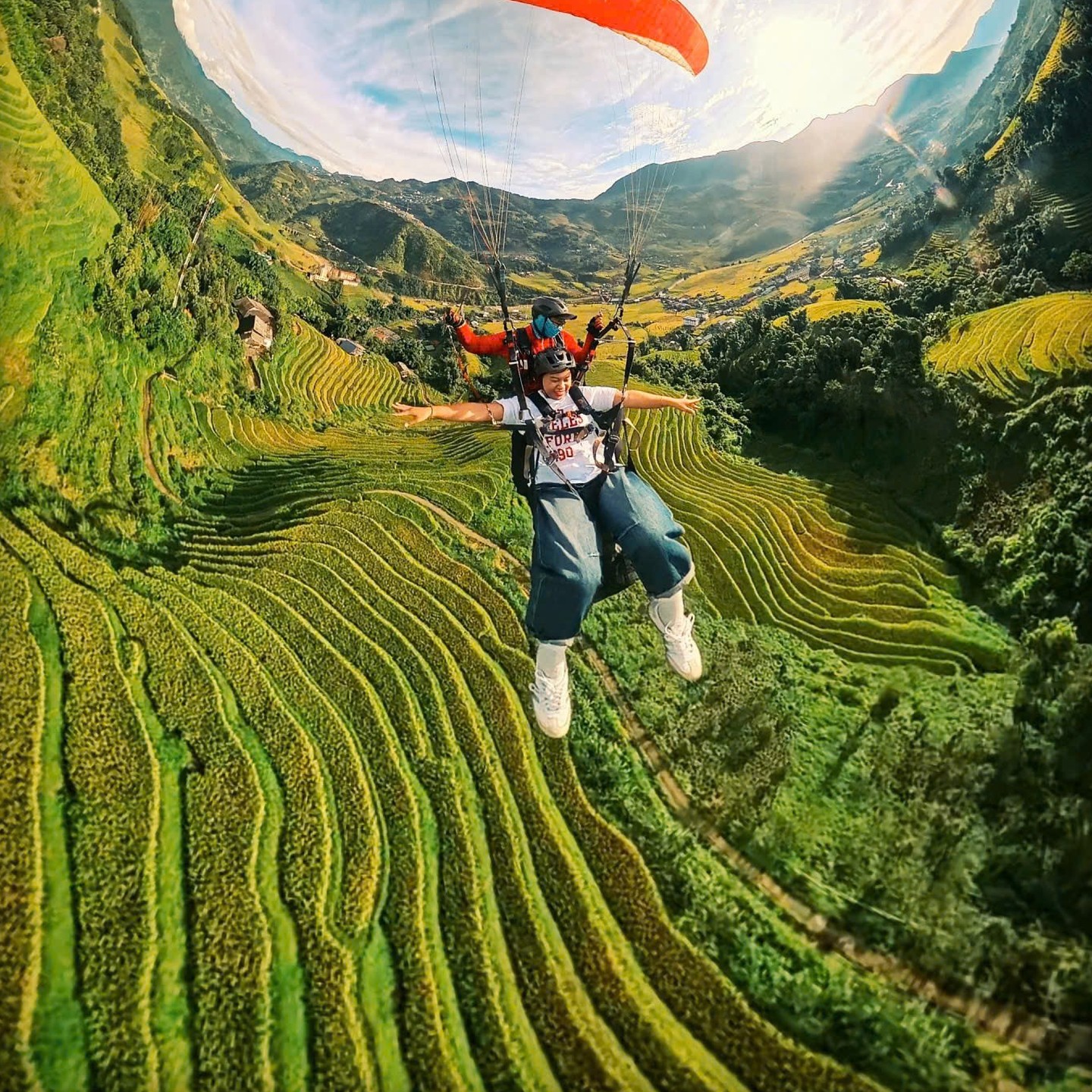 The tiny-planet view from under the canopy over Sa Pa