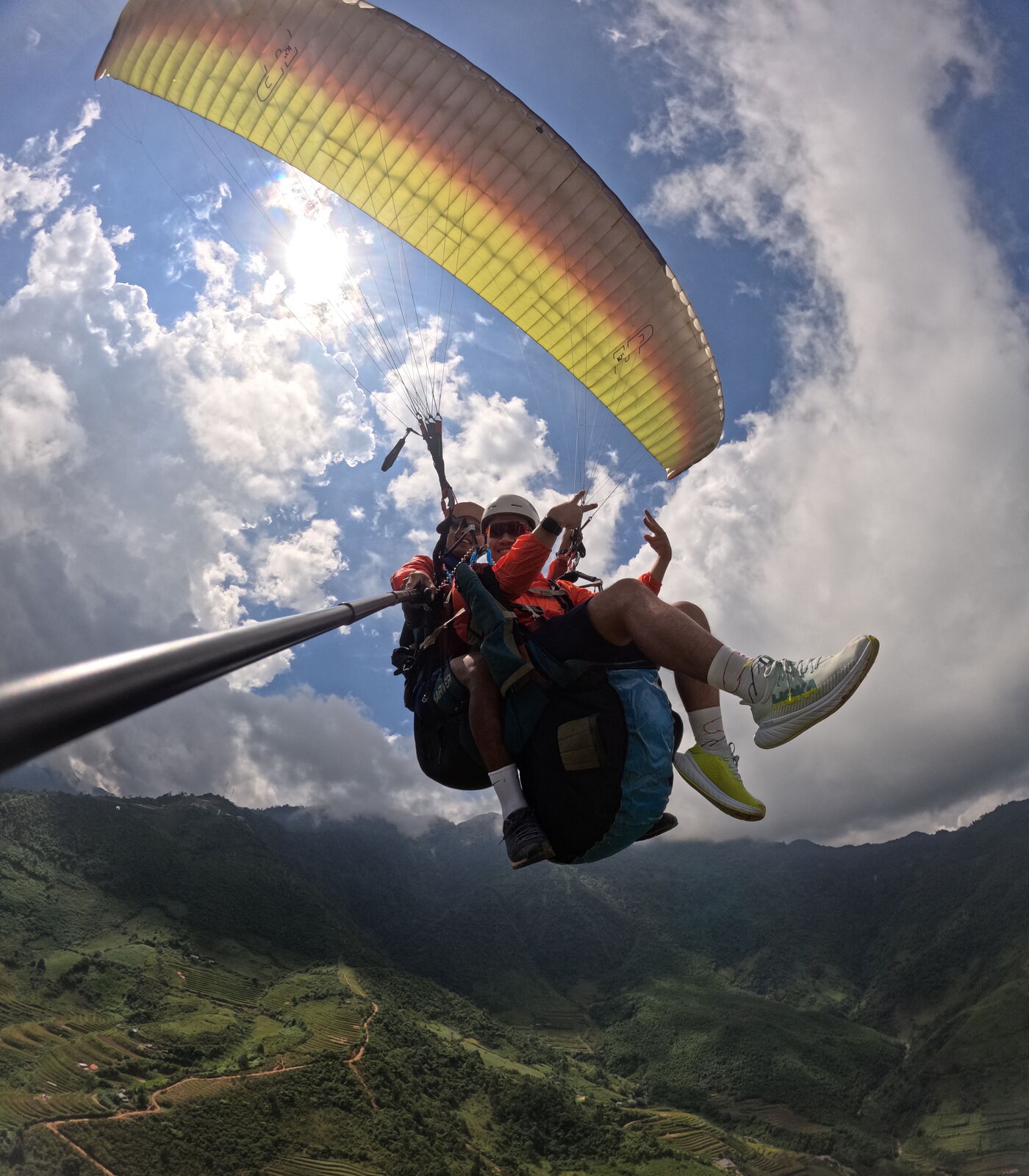 Free-flight paragliding at Khau Pha: flying purely on wind and thermals