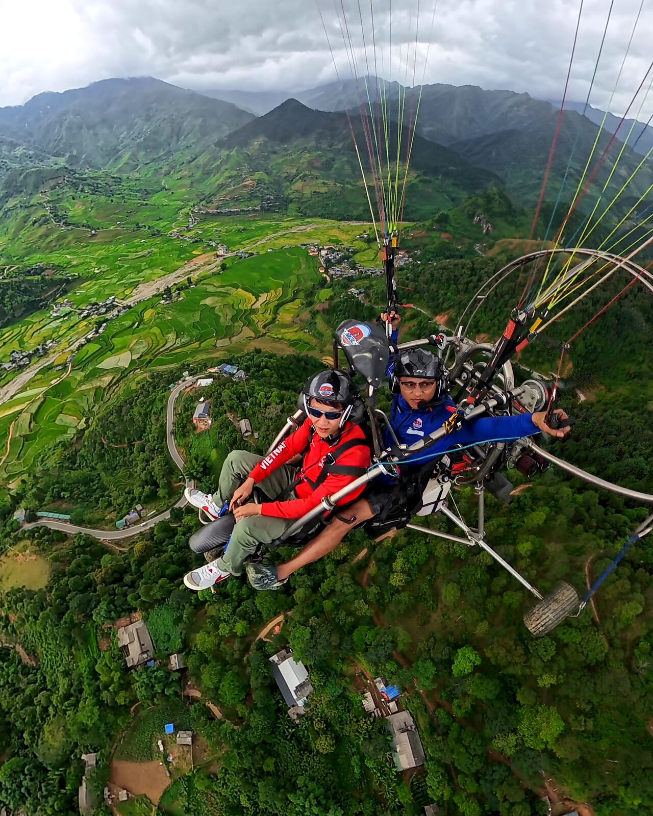 Active flying on the PPG Trike: the pilot holds altitude, you just enjoy the view (360 camera shot)
