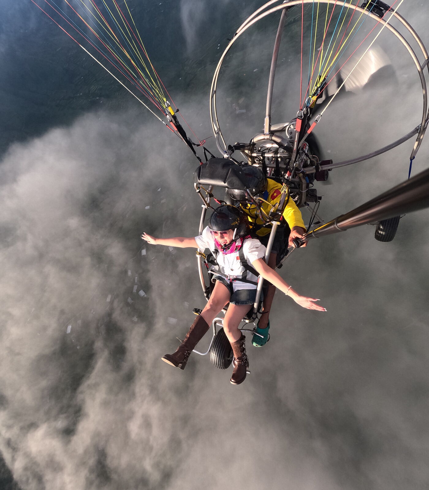 Flying above the clouds on the PPG Trike: a paramotor does not "only fly low"