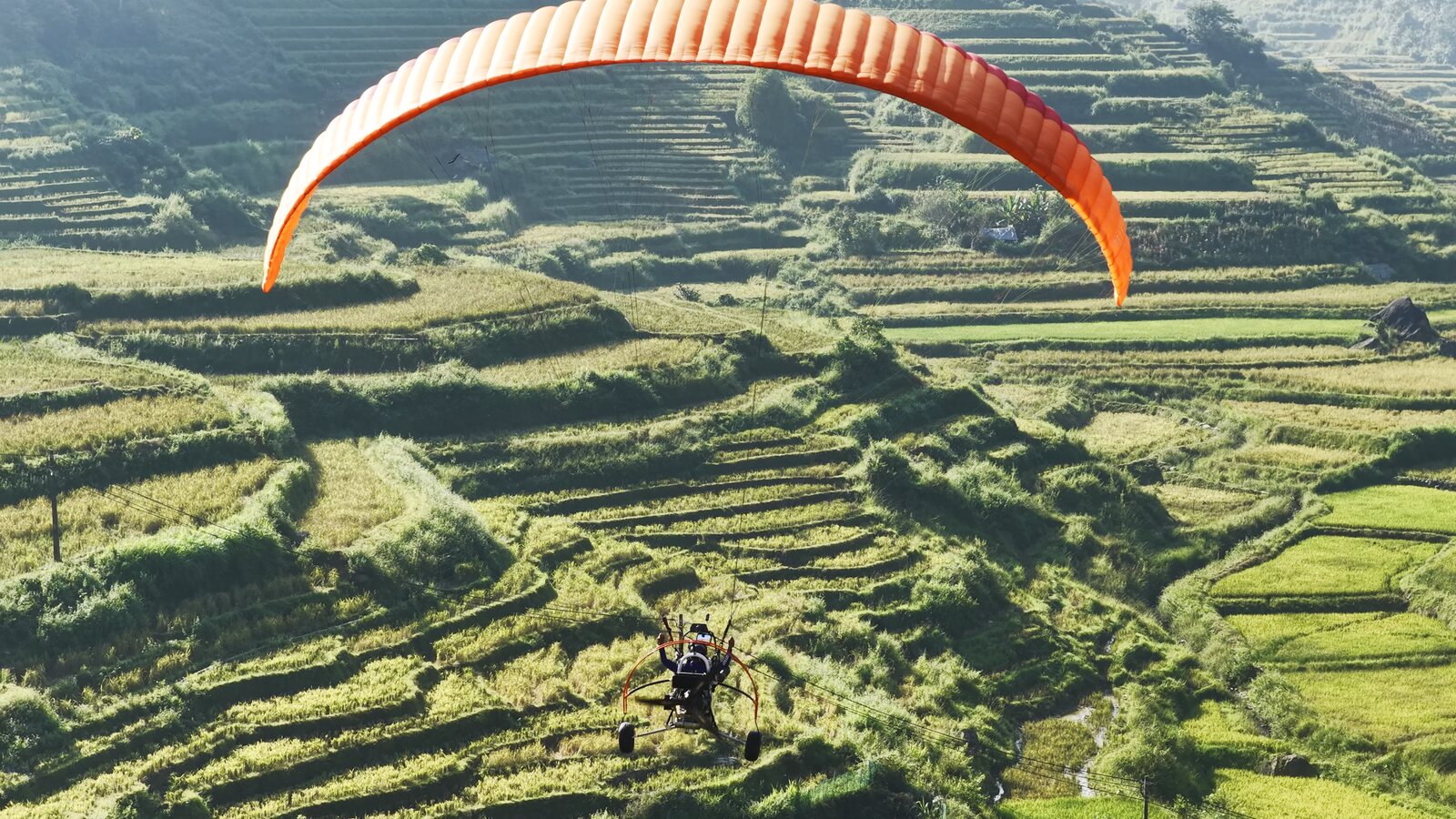 Paramotor at Khau Pha: Powered Paragliding in Mu Cang Chai — 2026 Prices, 10–25 Minute Flights, Cloud and Sunset - 4