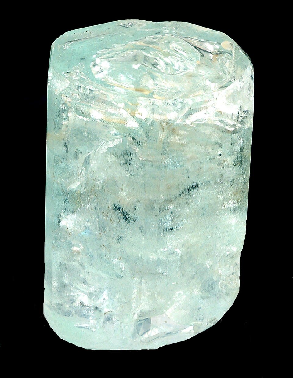 Aquamarine reference photograph, identified by the source.