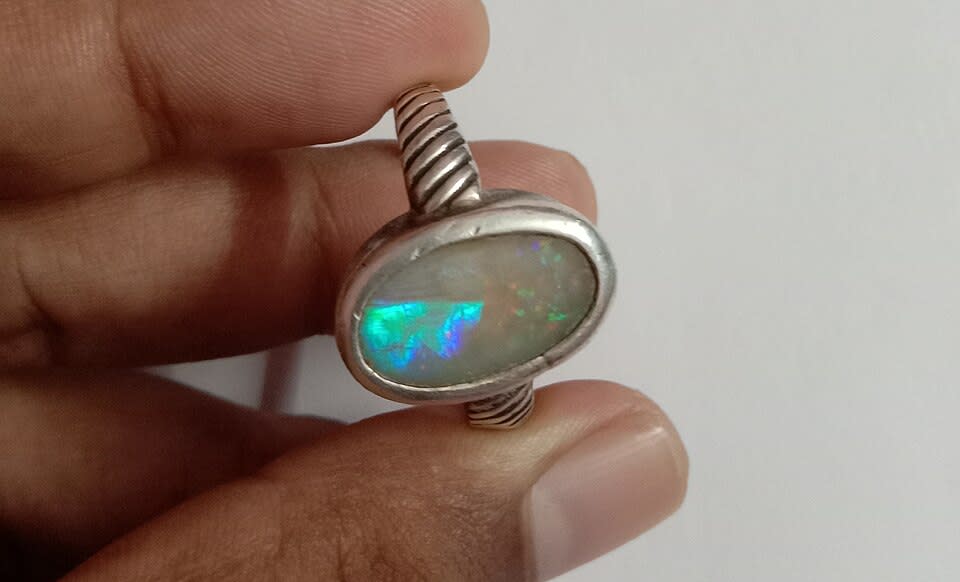 Opal reference photograph, identified by the source.