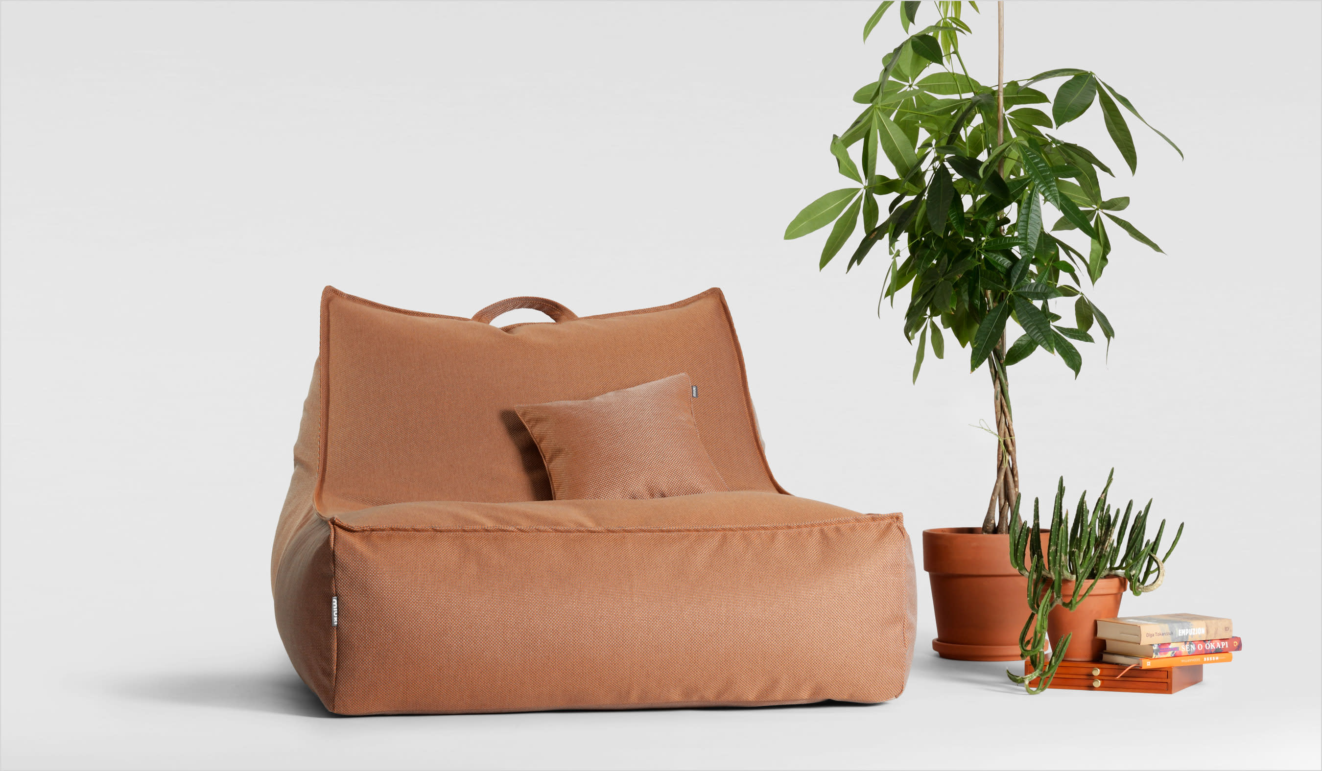 pufa z oparciem na taras i do ogrodu lazy w tkaninie dolcevita