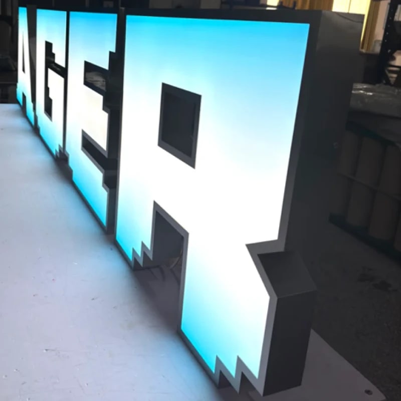Letras de metacrilato y aluminio luminosas