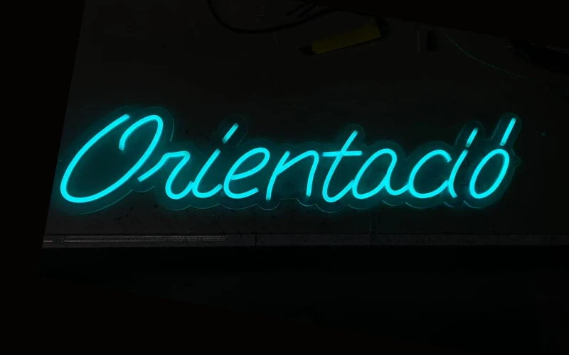 carteles-led-para-restaurantes-y-tiendas-learoy