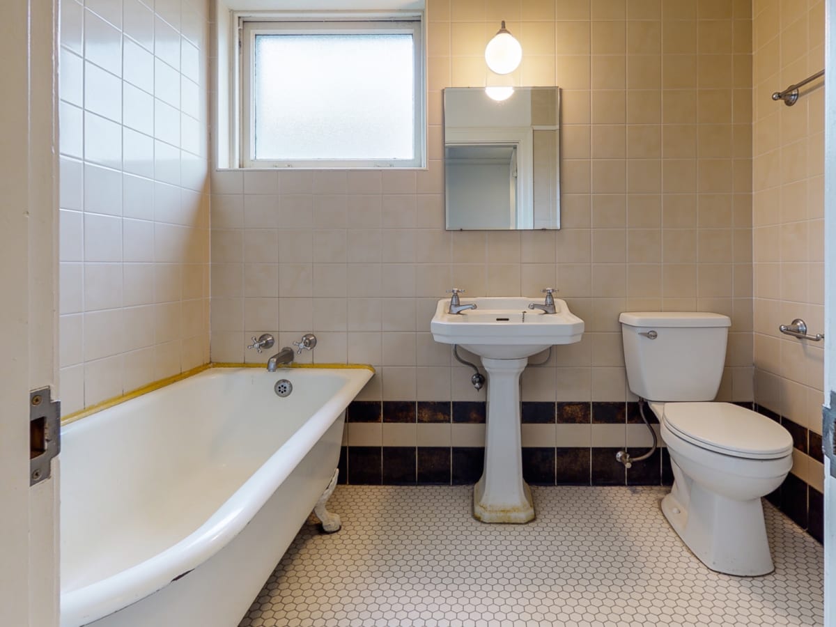 Bathroom before gut-free refresh