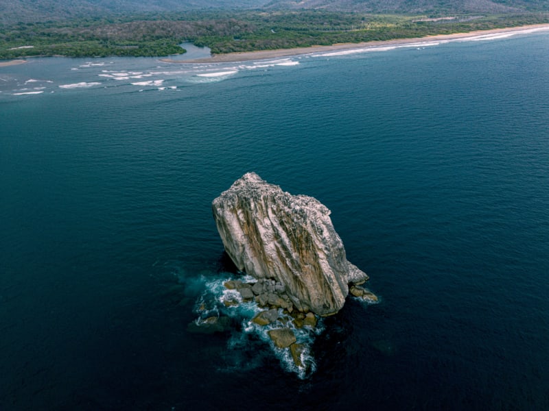 Imagen piedra en el mar