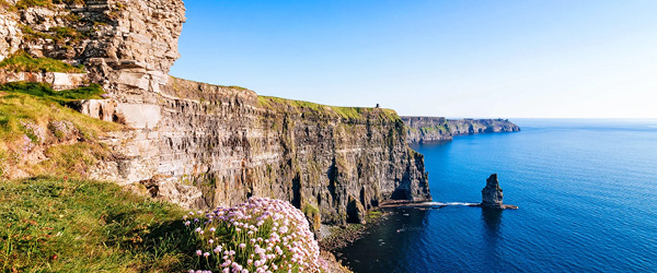Scogliere spettacolari sulle Isole Aran con vista sull'oceano Atlantico.