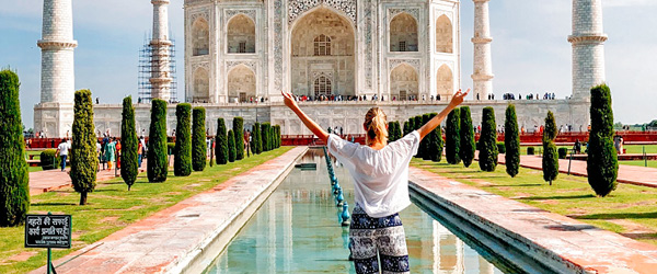 Il Taj Mahal con il giardino riflettente in primo piano, viaggio in Rajasthan 