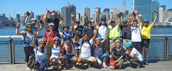 Gruppo di turisti in vacanza con 