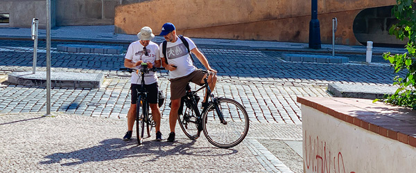 Ciclisti in viaggio con 