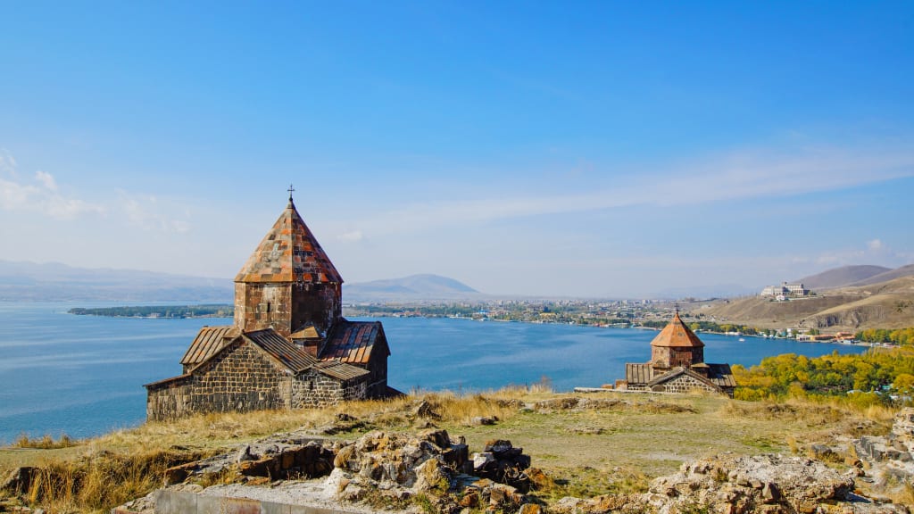 Monastero di Sevanavank sulle rive del Lago Sevan, Armenia