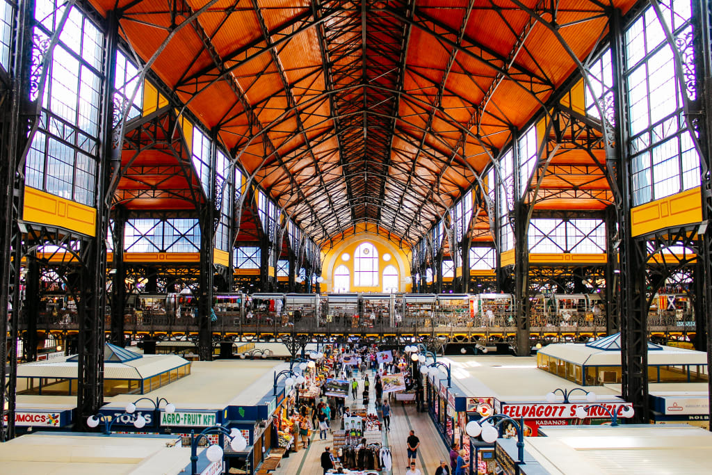 Mercato interno su antica stazione ferroviaria