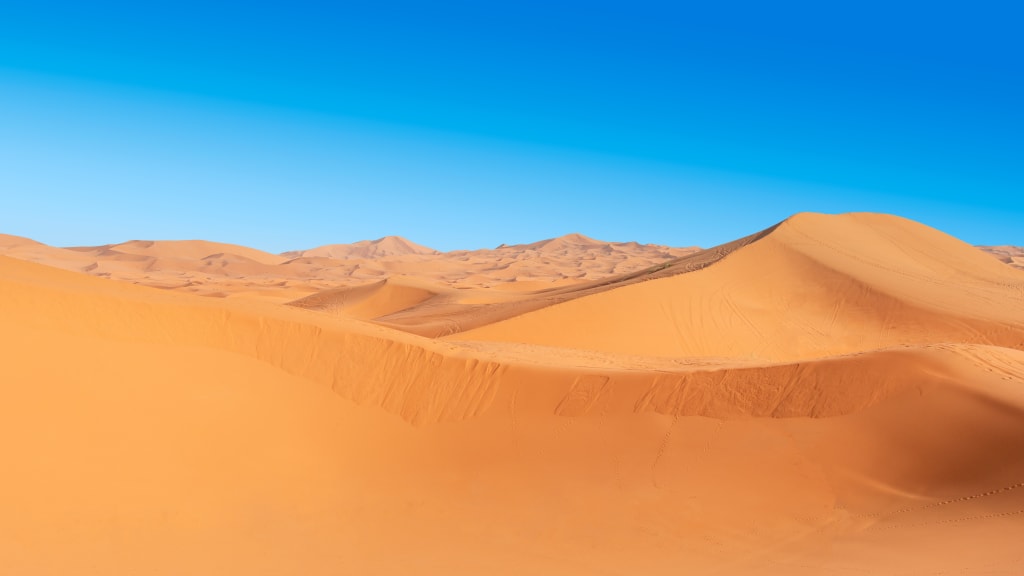Dune di sabbia dorata nel Deserto del Sahara, Algeria.