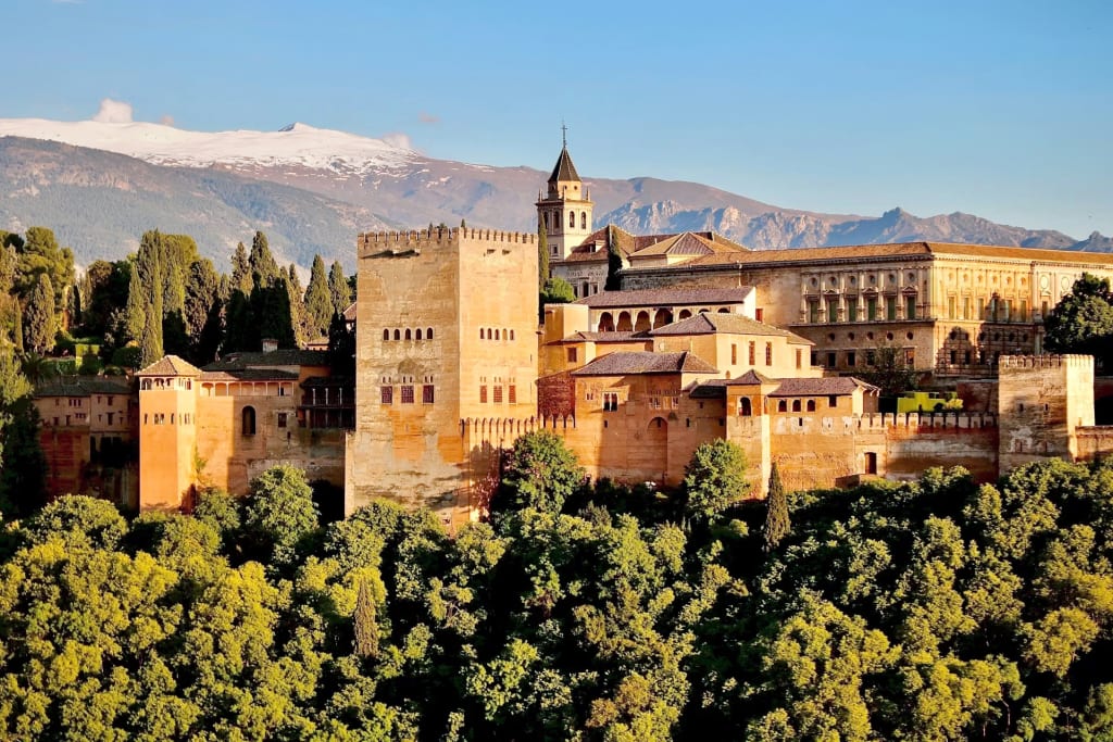 Alhambra, panorama di Granada in Andalusia durante viaggio Girolibero in bici in Spagna