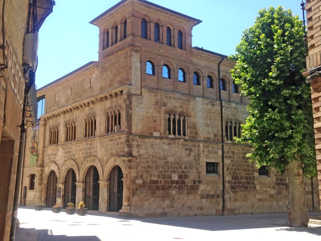 Palazzo dei Re di Navarra nel centro storico di Estella-Lizarra, importante tappa del Cammino di Santiago