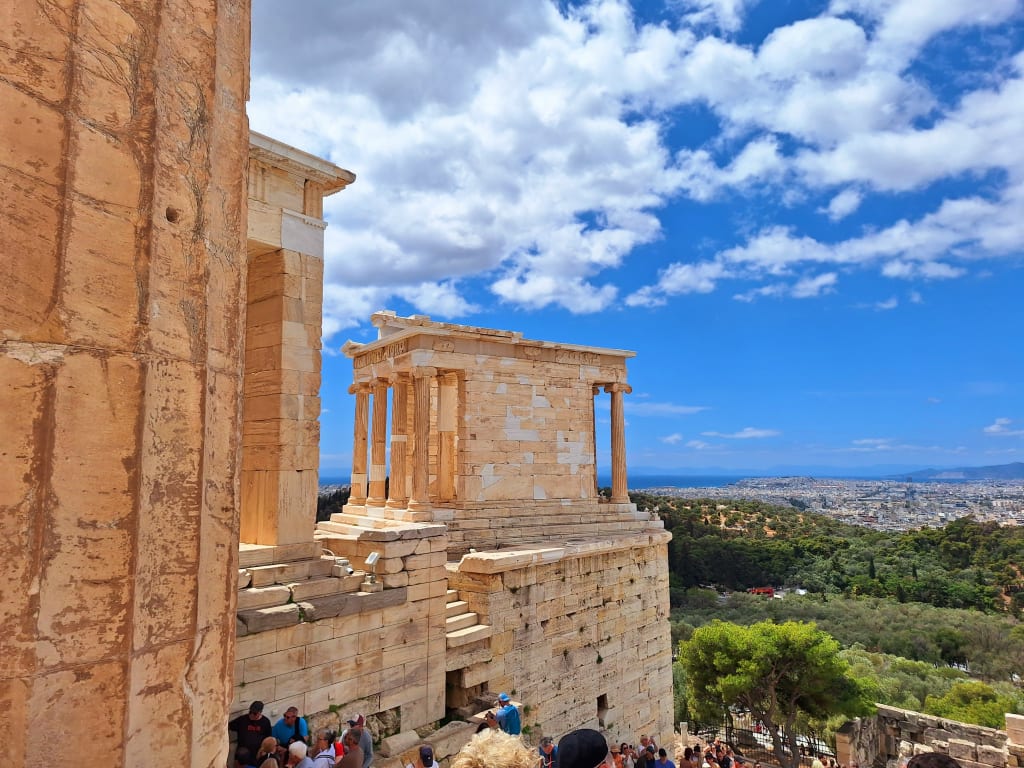 Vista sulle rovine del Tempio di Atena Nike, Grecia.