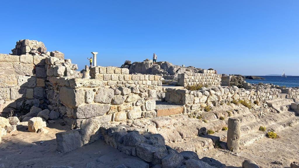 Rovine a Kos con cielo azzurro