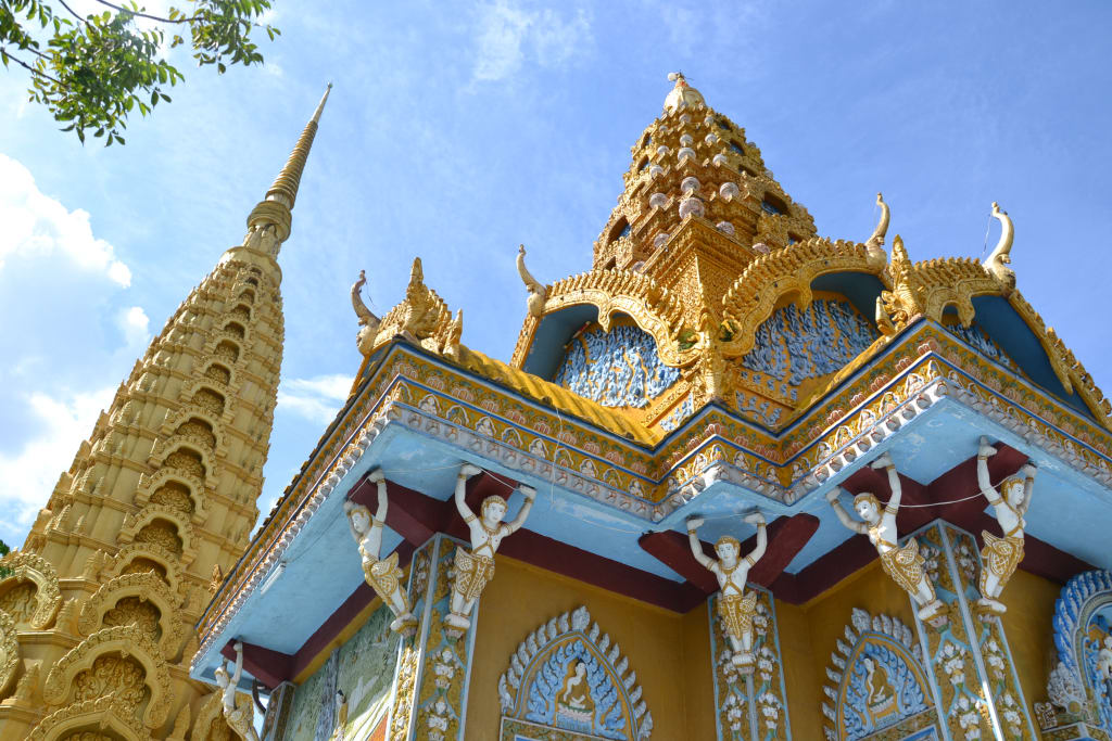 Pagoda dorata del Wat Phnom, simbolo religioso di Phnom Penh, Cambogia