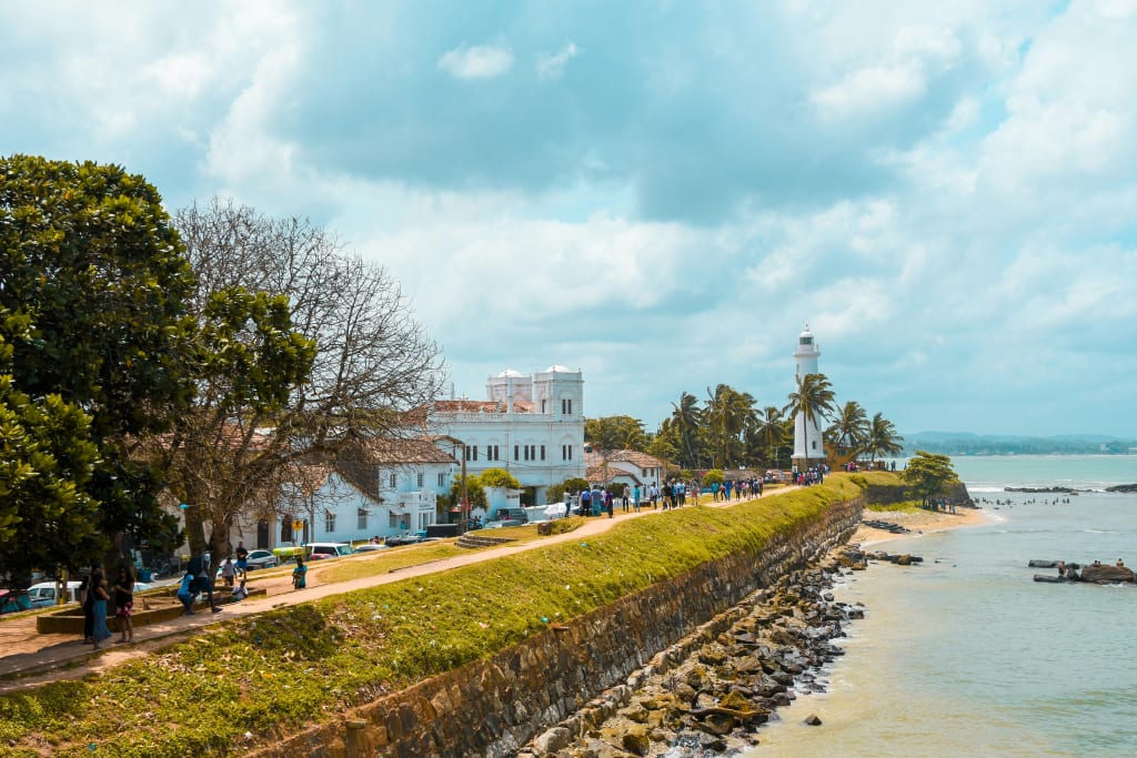Litorale con palme e vista sull’Oceano Indiano