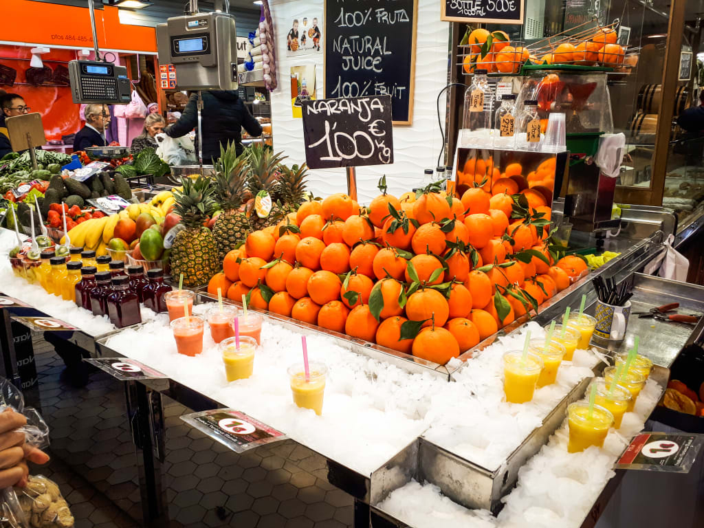Banco di arance al Mercado Central di Valencia, prodotti locali della Comunità Valenciana