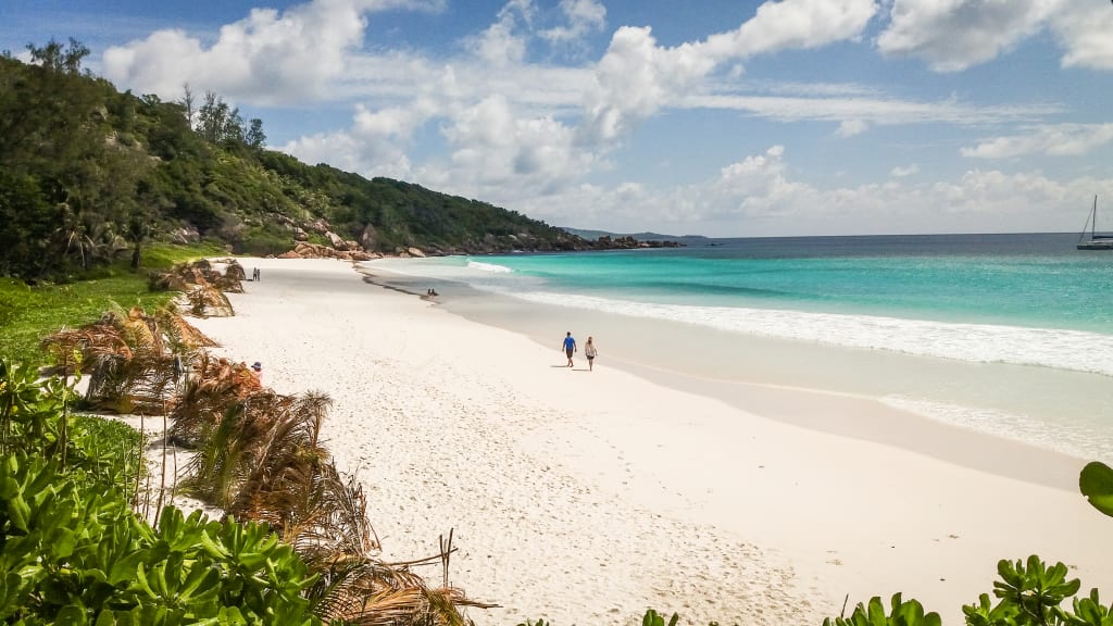Trekking e mare tra le isole di granito