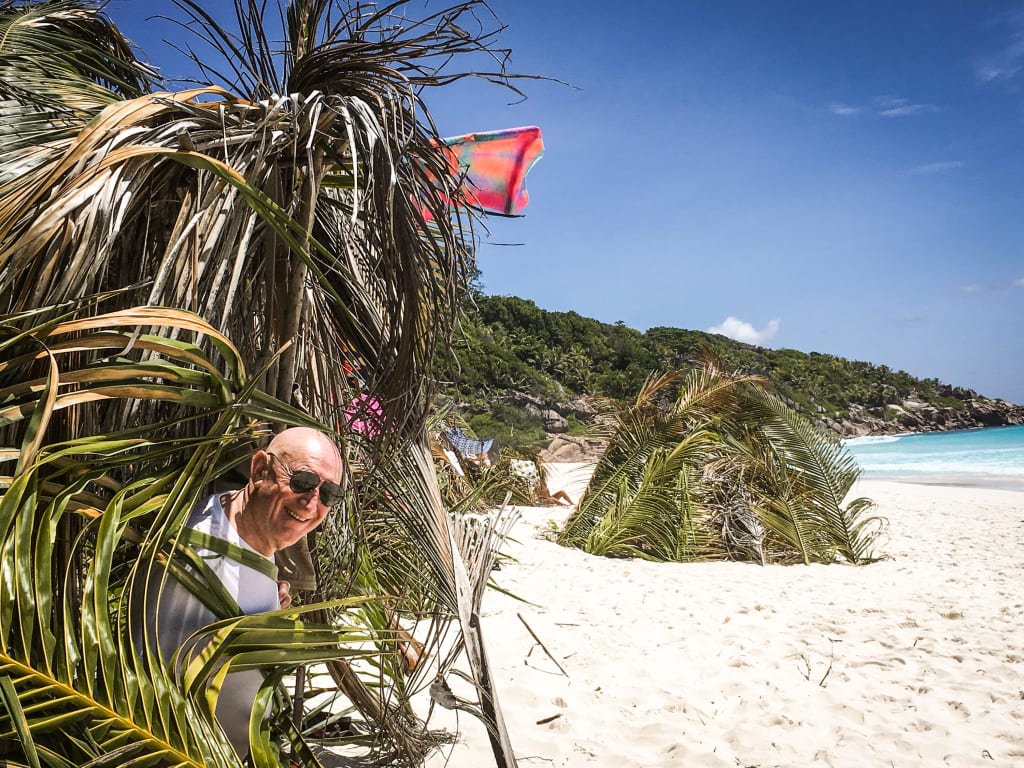 Trekking e mare tra le isole di granito