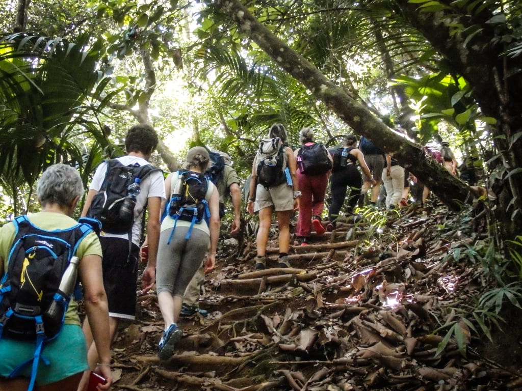 Trekking e mare tra le isole di granito