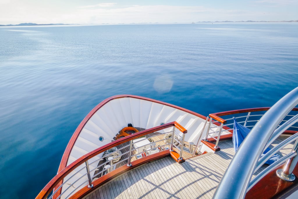 Prua ponte esterno vista sul mare