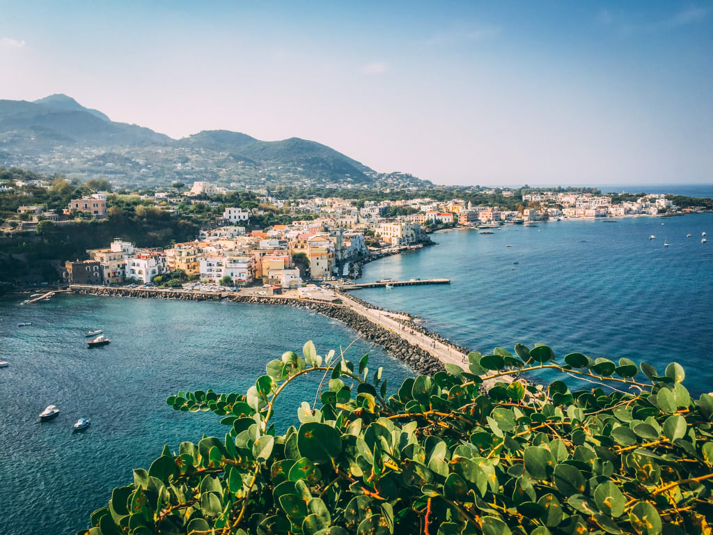 Porto di Forio visto dall'alto, Isola d'Ischia, Italia