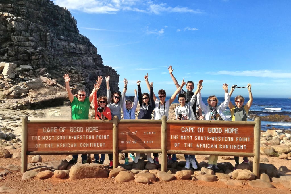 Gruppo al Capo di Buona Speranza nel Cape Point National Park, Sudafrica punto iconico della Penisola del Capo