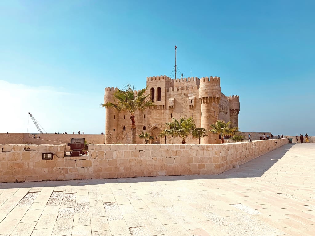 Forte di Qaitbay sul lungomare di Alessandria, storica fortezza costruita sul sito dell'antico Faro.