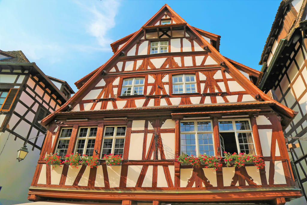 Casa a graticcio tradizionale nel centro storico di Colmar lungo la Strada dei Vini d’Alsazia