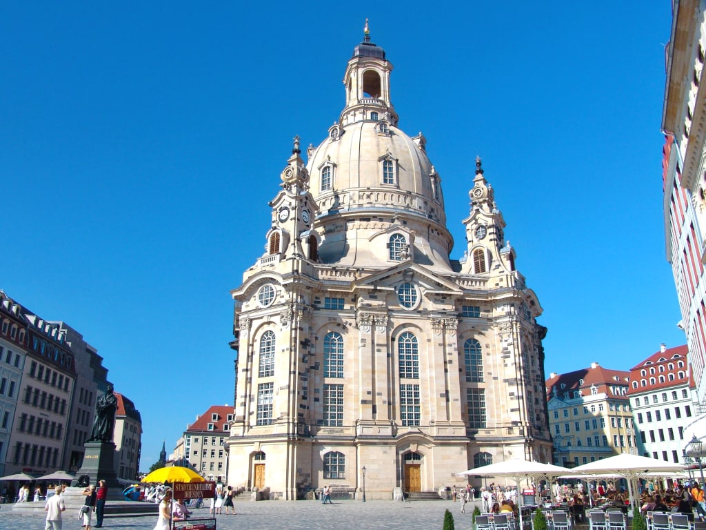 Facciata barocca della Frauenkirche nella Neumarkt di Dresda, uno dei monumenti simbolo della città in Sassonia