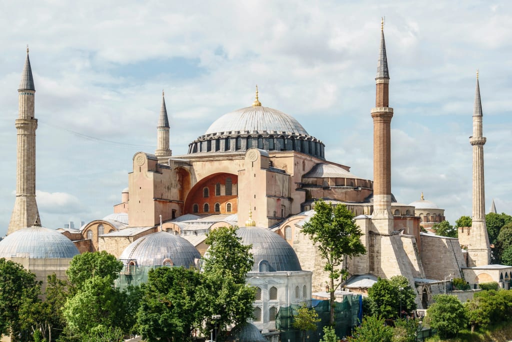 Vista esterna della Moschea di Santa Sofia a Istanbul, Turchia