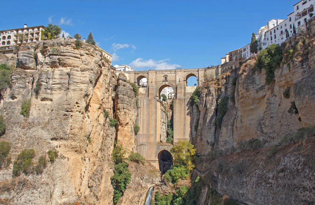 Il famoso Puente Nuevo a Ronda, Andalusia