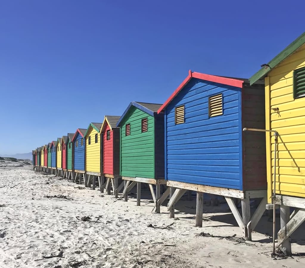 Capanne colorate sulla spiaggia di Muizenberg, Cape Town Sudafrica