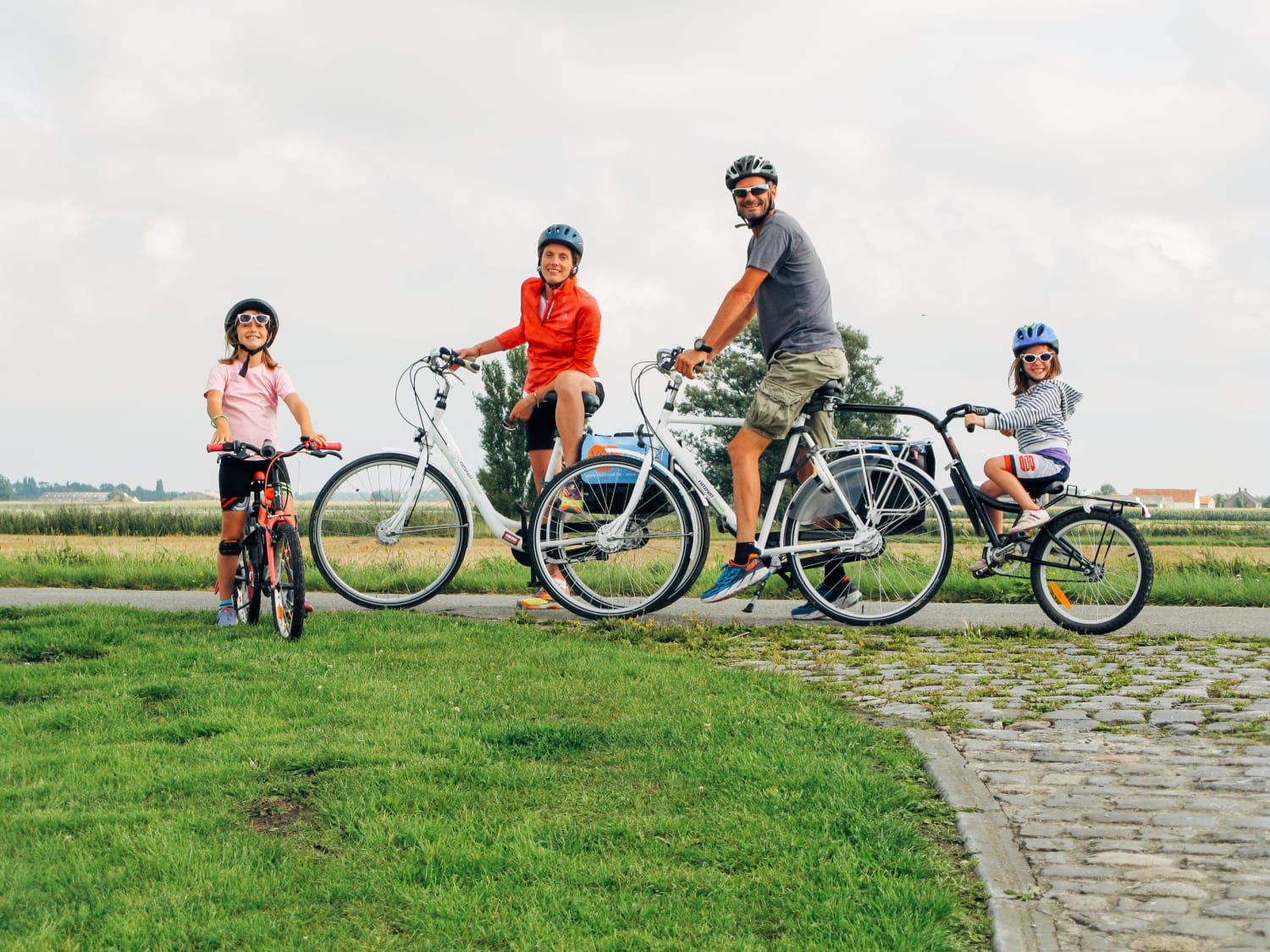 Famiglia durante un viaggio in bici Girolibero in Belgio.