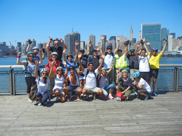 Gruppo di turisti in vacanza con 