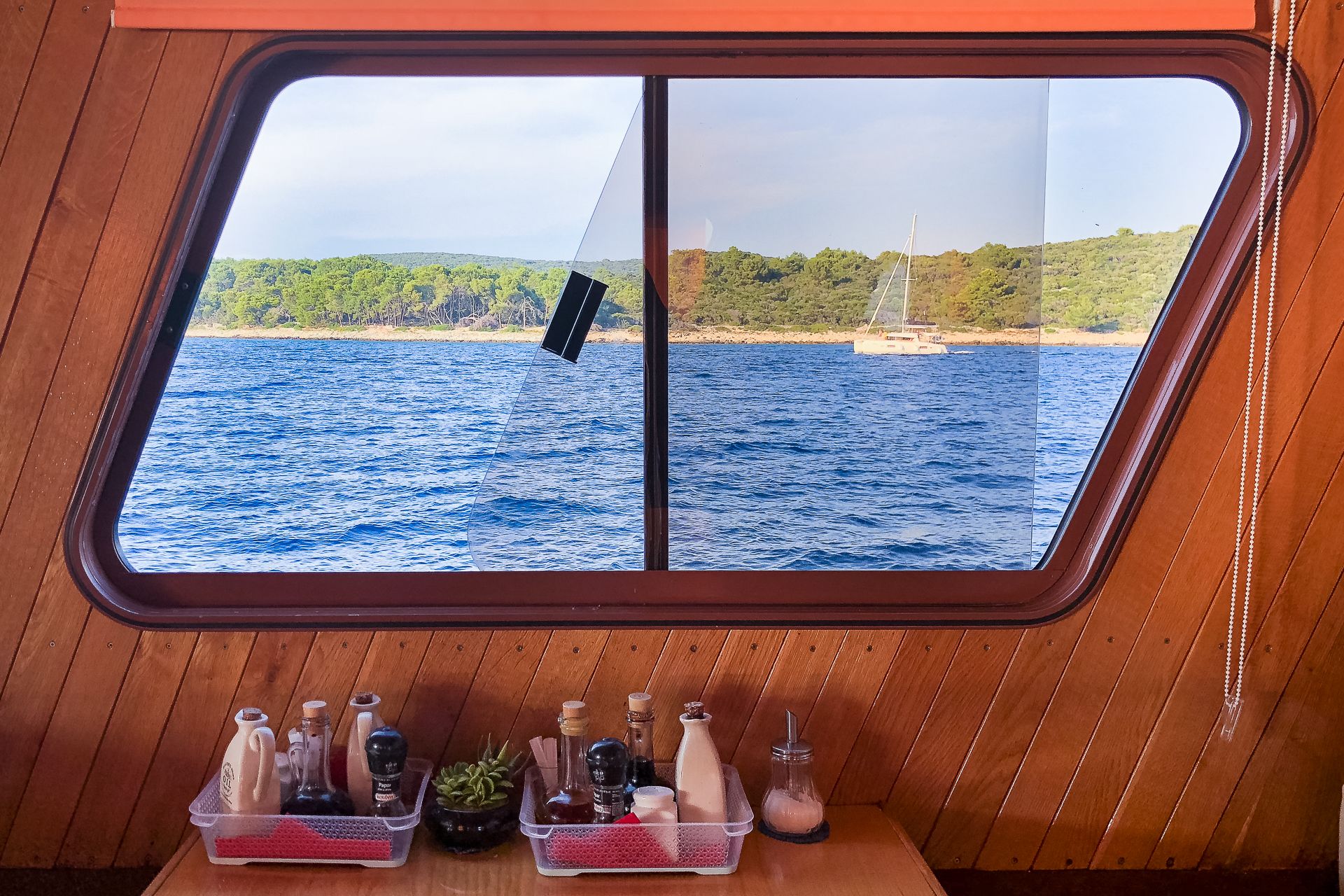 Cabin window with a beautiful view of the sea, boat and bike trips Girolibero in the Adriatic and Croatia