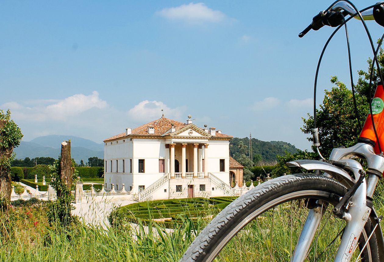 Fahrradparkplatz „Girolibero“, Villa Emo mit gepflegtem Garten, Monselice, Venetien