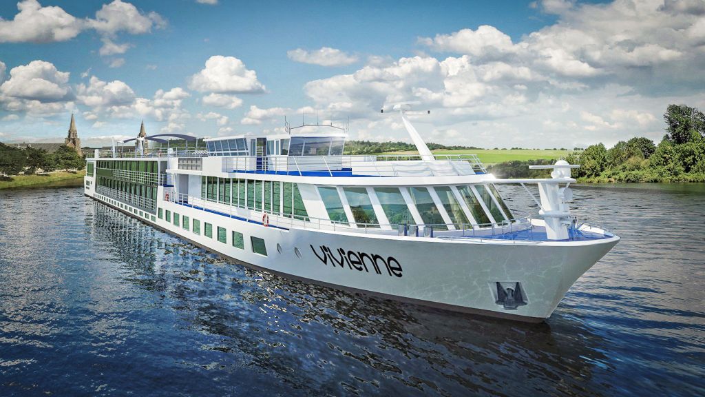 Nave da crociera fluviale Vivienne naviga sul Danubio tra acque tranquille