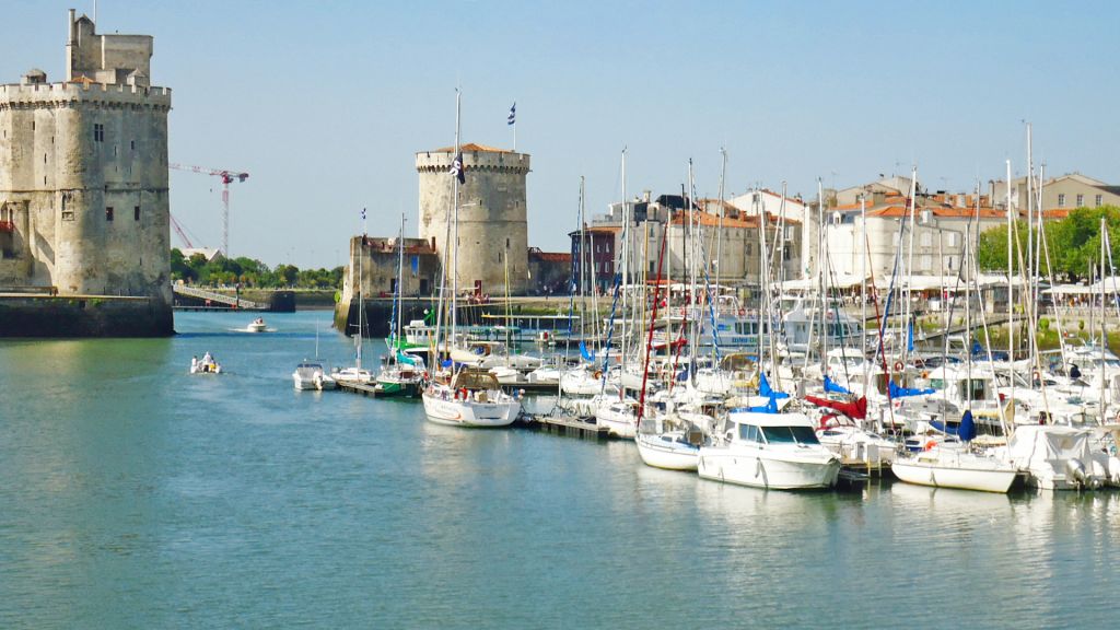 Porto turistico con barche ormeggiate a La Rochelle, Francia