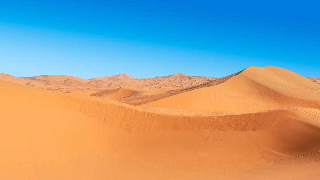 Dune di sabbia dorata nel Deserto del Sahara, Algeria.