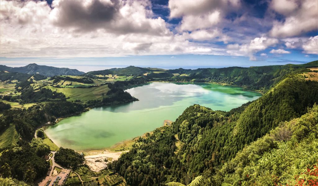 Veduta panoramica della Lagoa das Sete Cidades, Azzorre, Portogallo