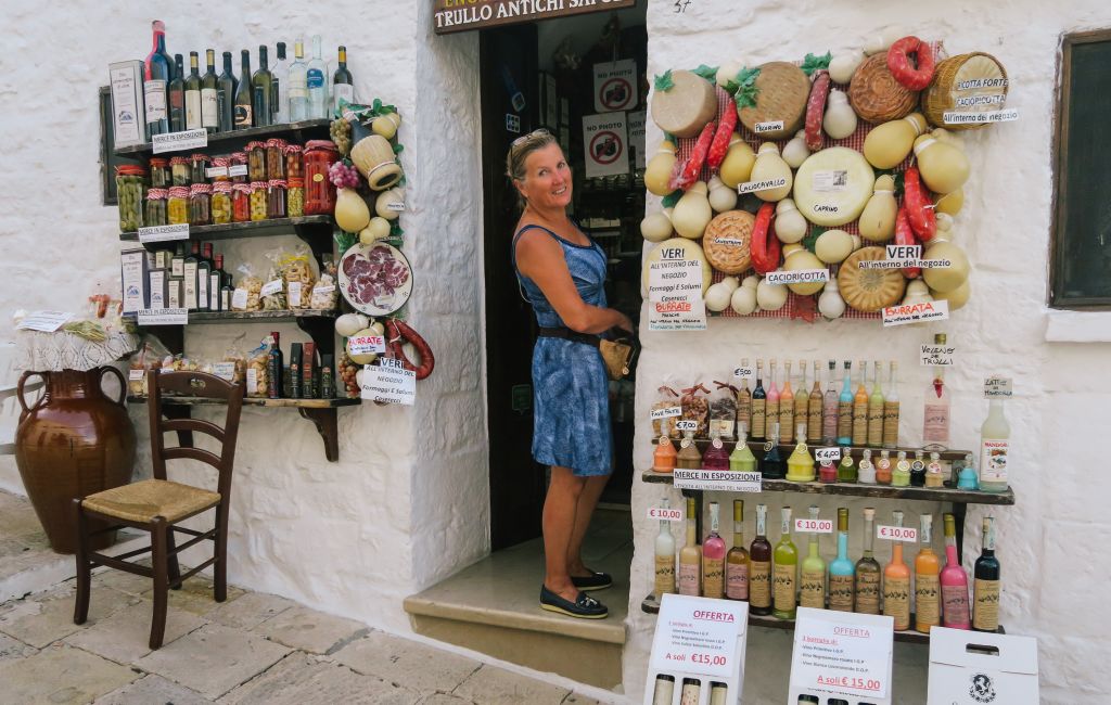 negozio tipico di cibo e liquori in Salento